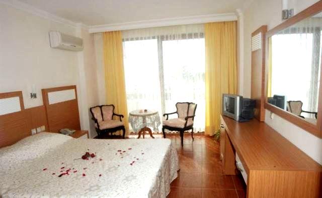 Ideal Beach Hotel Каргичак Екстер'єр фото