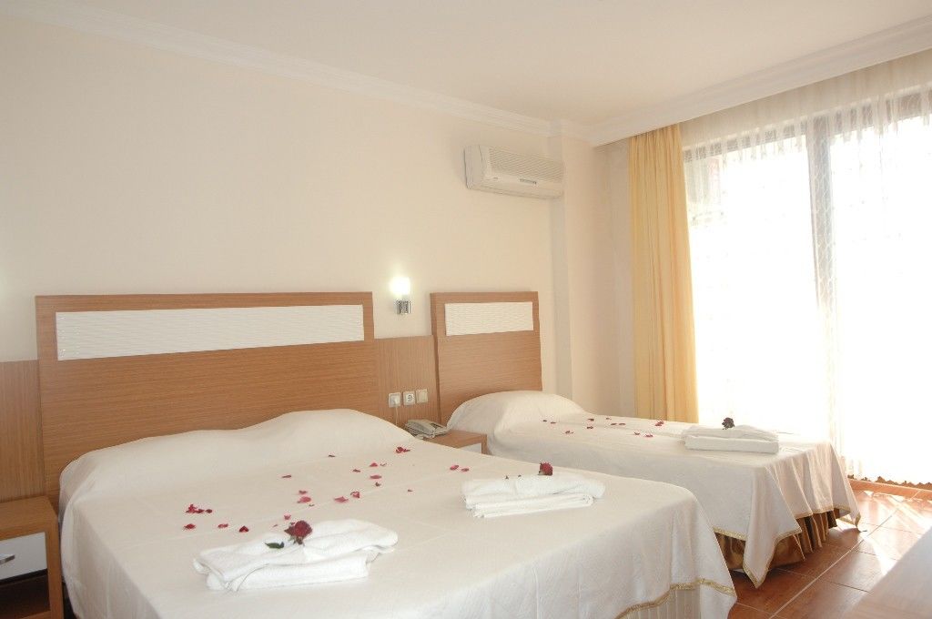 Ideal Beach Hotel Каргичак Екстер'єр фото