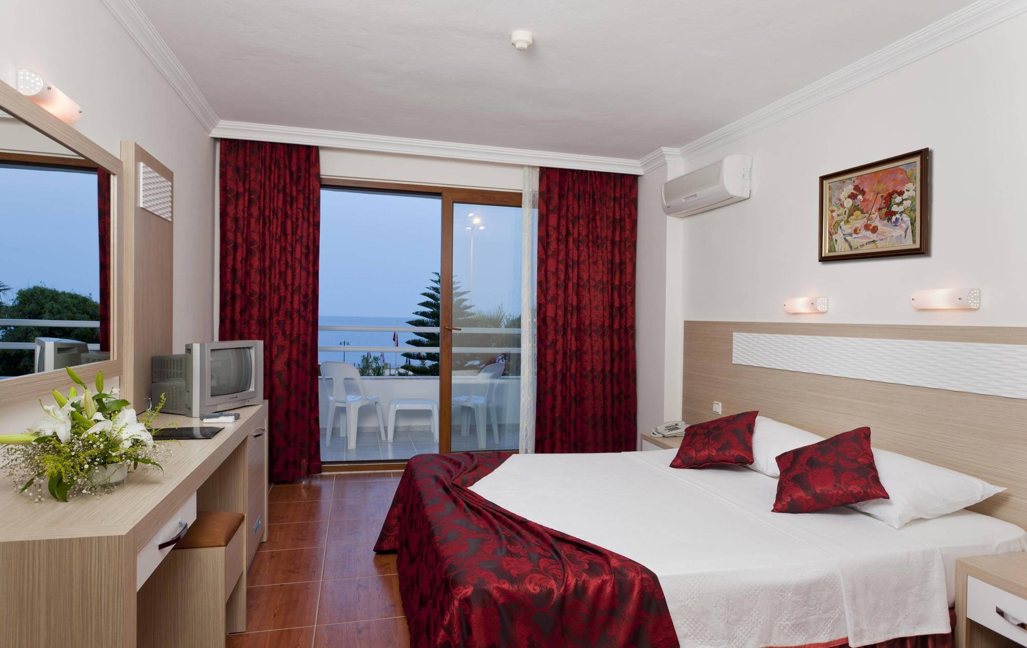 Ideal Beach Hotel Каргичак Екстер'єр фото